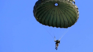 Αθώος ο αλεξιπτωτιστής που τραγούδησε "Μακεδονία Ξακουστή"