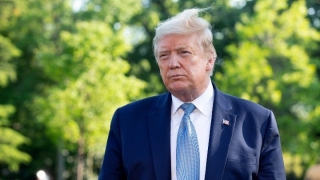 Ο Τραμπ προς υπεράσπιση του θρυλικού Τζον Γουέιν