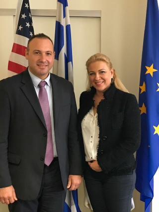 Ο εκπρόσωπος της Ενωσης Κεντρώων στα γραφεία του ΕΟΤ Αμερικής στη Νέα Υόρκη