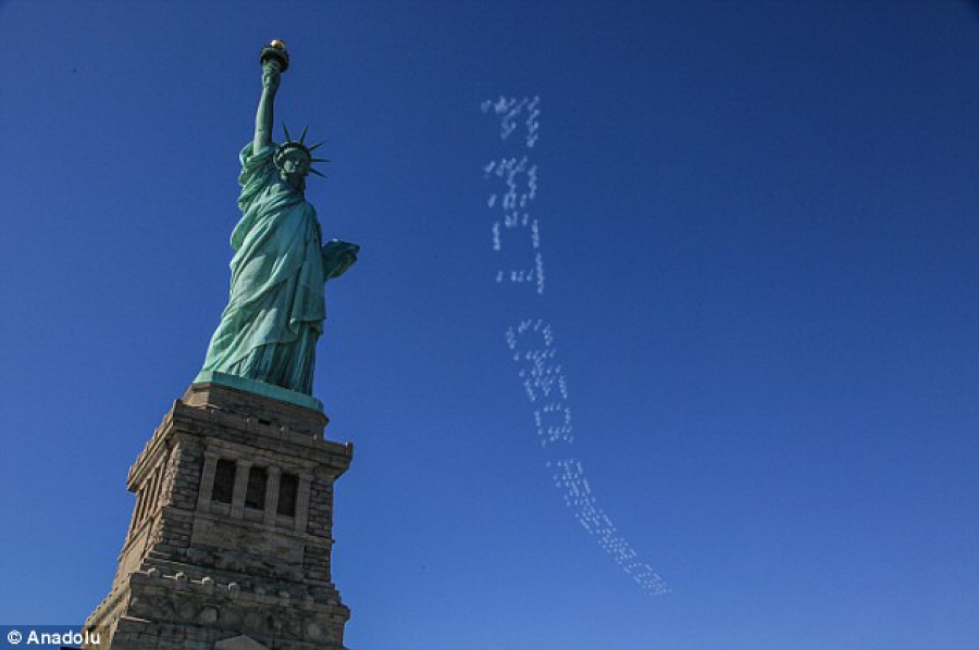 Τούρκοι προκαλούν στη Νέα Υόρκη με συνθήματα στον ουρανό!