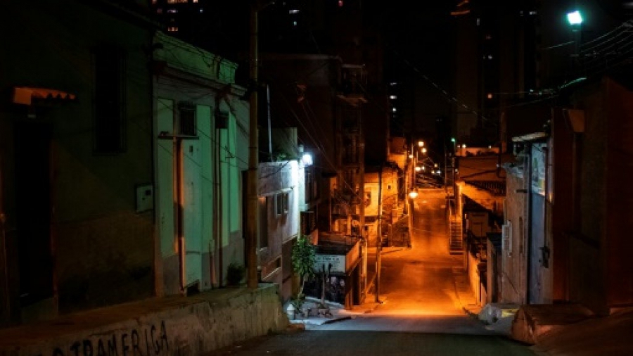 Καράκας: Βυθίστηκε στο σκοτάδι