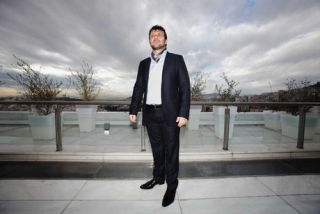 Γνωστός τραγουδιστής ζήτησε 1 εκατομμύριο ευρώ από την Περιφέρεια Αττικής για ντοκυμανταίρ!