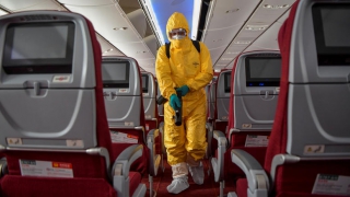 Κορονοϊός: Επέστρεψαν οι δύο Έλληνες από την κόλαση της Ουχάν