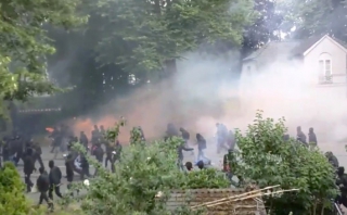 Απίστευτο! Εγκλωβισμένη η Μελάνια Τραμπ στο φλεγόμενο Αμβούργο - Ενισχύσεις από άλλες πόλεις ζητάει η αστυνομία