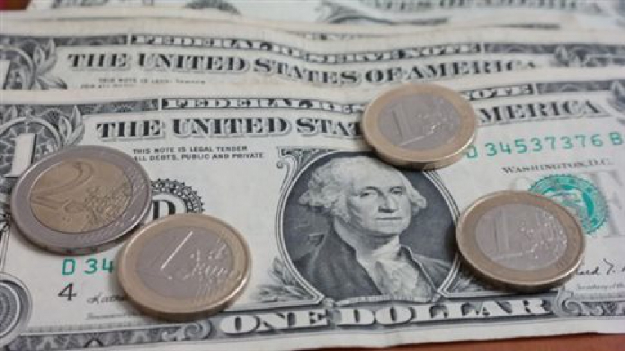 Ιστορικό ΧΑΜΗΛΟ για το ΕΥΡΩ! Στο 1,0560 υποχώρησε η ισοτιμία