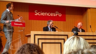 Φοιτητές σε Σόιμπλε: Τι έχετε να πείτε για τις αυτοκτονίες στην Ελλάδα; - Σόιμπλε: Ασχοληθείτε με τη χώρα σας