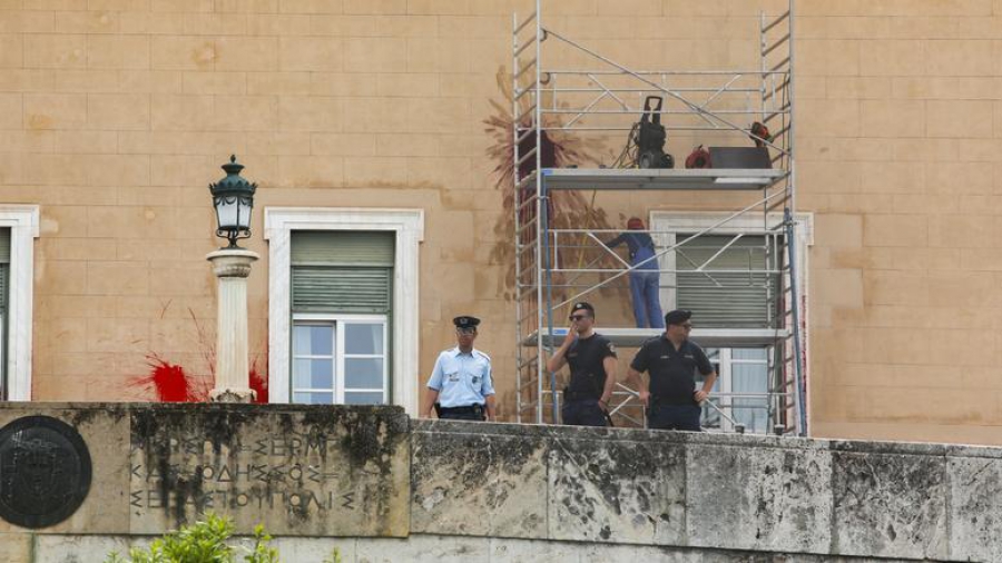 Απειλές Ρουβίκωνα μετά την απόφαση για εγγύηση 30.000 ευρώ σε μέλος του