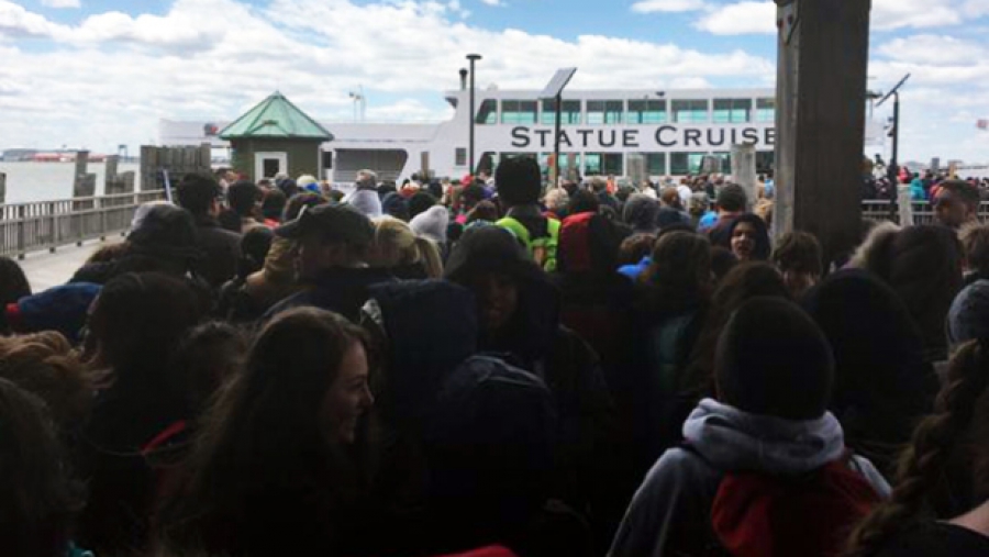 EKTAKTH EIΔΗΣΗ: Εκκενώθηκε το Αγαλμα της Ελευθερίας λόγω ύποπτου πακέτου