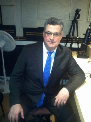 O Dr Powell στον hellas FM