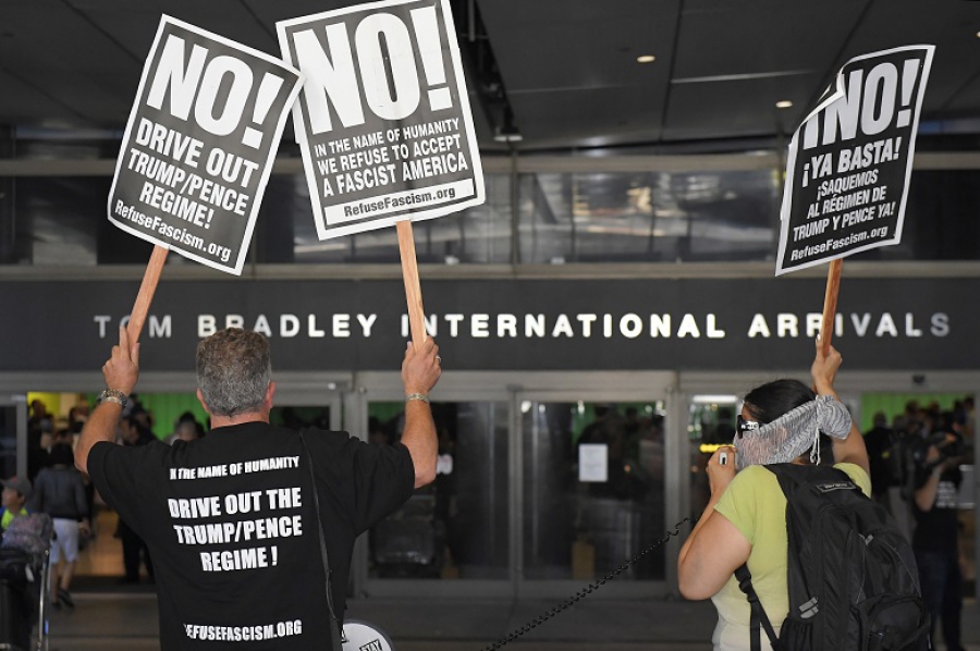 «Χαρακώματα» στα αμερικανικά αεροδρόμια – Ενεργό το διάταγμα Τραμπ