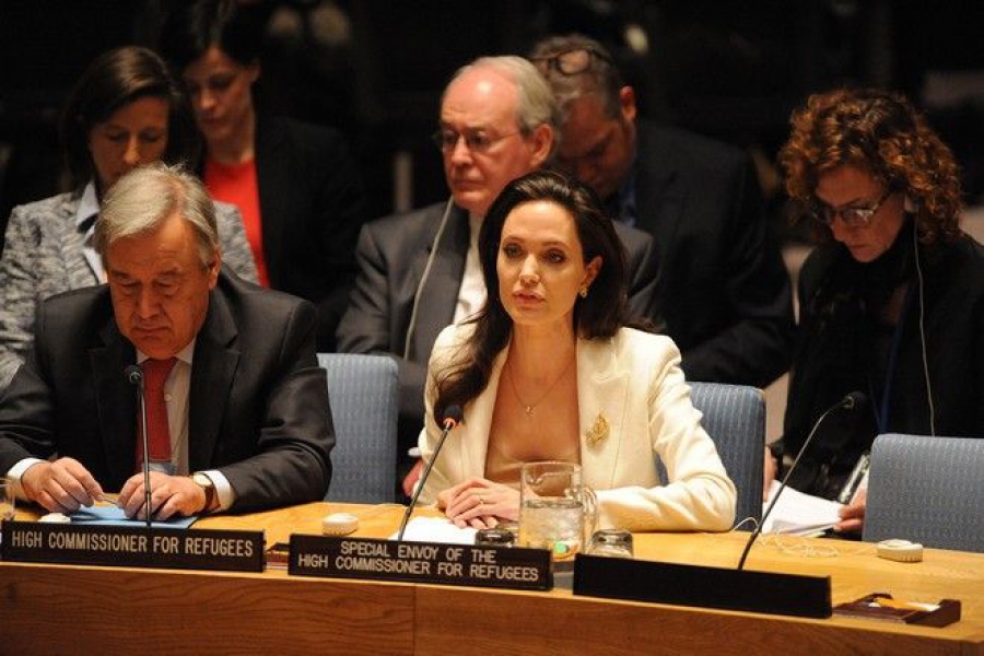 Στη Λέσβο η Αντζελίνα Τζολί