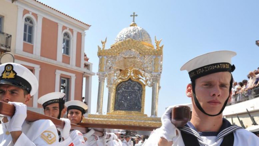 Σοκαριστική αποκάλυψη! Δείτε τι συμβαίνει με τα τάματα της Τήνου – Καημένε κόσμε…