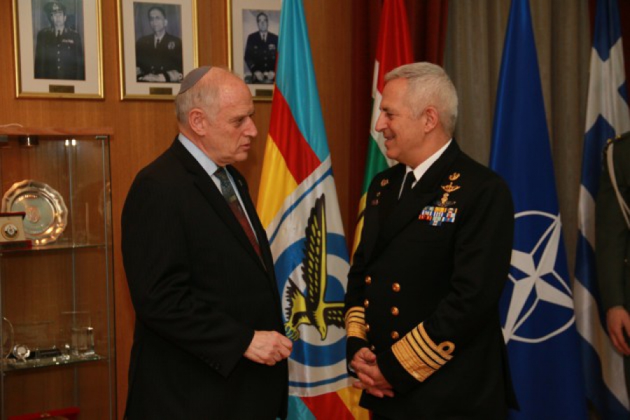 Ελληνοαμερικανοί και αμερικανοεβραίοι στο ΓΕΕΘΑ και σε μονάδες της Κρήτης