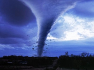 Εικόνες Αποκάλυψης στις ΗΠΑ: Φονικοί ανεμοστρόβιλοι ισοπέδωσαν γειτονιές