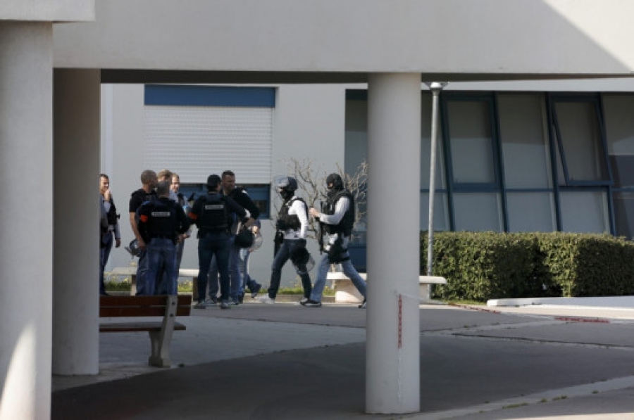 Συνέλαβαν φίλο του 17χρονου για την επίθεση σε λύκειο της Γαλλίας