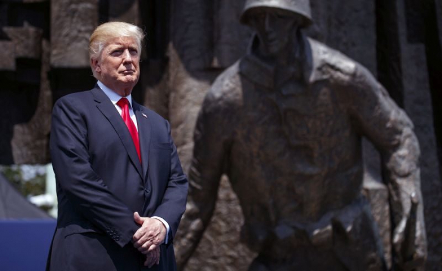 Ο Τραμπ δυναμιτίζει το κλίμα, μια μέρα πριν τη συνάντηση με τον Πούτιν