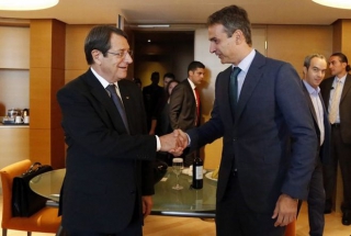 Συμπαράσταση Μητσοτάκη σε Αναστασιάδη για δίκαιη λύση στο Κυπριακό