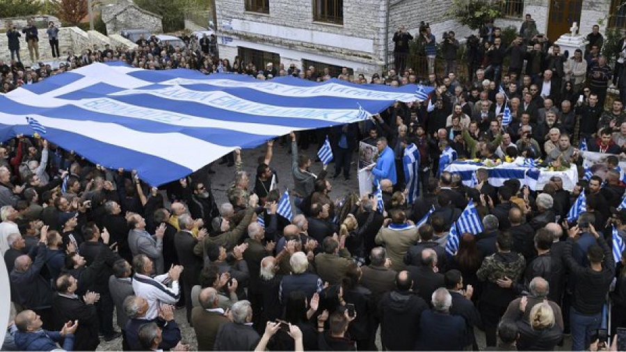 Αλβανικό ΥΠΕΣ: Ανεπιθύμητοι 52 Έλληνες που πήγαν στην κηδεία Κατσίφα