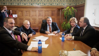 Τα... γυρίζει ο Καμμένος