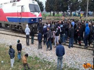 Ειδομένη: Νέα ένταση - Πρόσφυγες κινούνται προς τον φράχτη