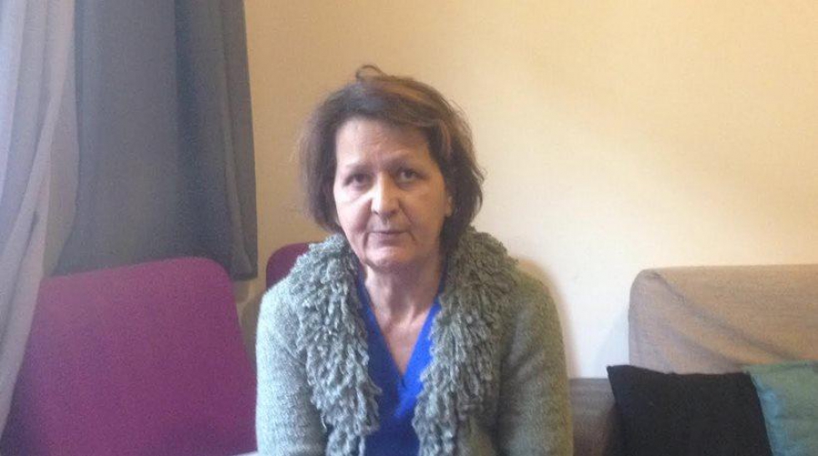 Συγκλονίζει 58χρονη καρκινοπαθής: «Να έρθει ο Πολάκης να δει στα χέρια μας τα σελοτέιπ...»