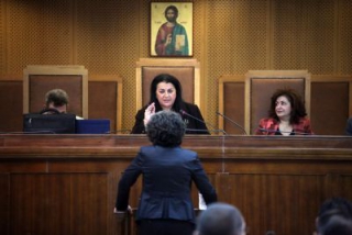 Νέα τροπή στη δίκη της Χρυσής Αυγής! – Το δικαστήριο διέταξε την παρουσία και των 18 κατηγορούμενων!