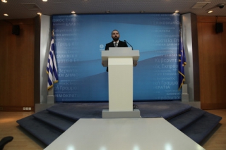 Πυρά Τζανακόπουλου σε Σόιμπλε: Εμείς υποχωρήσαμε, σειρά της Γερμανίας