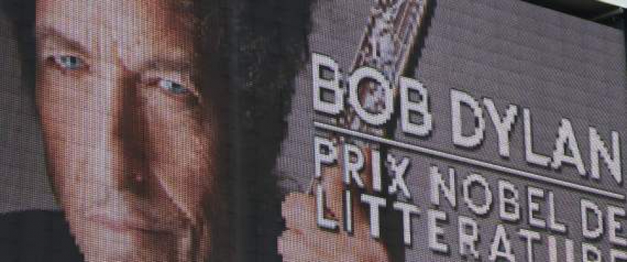 Ακόμη ψάχνουν τον Μπομπ Ντίλαν από τη Σουηδική Ακαδημία για το Νόμπελ Λογοτεχνίας (και αποφάσισαν να σταματήσουν τις προσπάθειες)