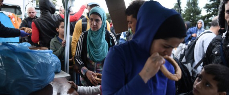 ΝΥΤ: Η χτυπημένη Ελλάδα δίνει μάθημα ανθρωπιάς στο προσφυγικό ζήτημα