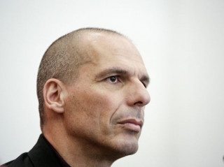 Ο Βαρουφάκης 'σφίγγει την καρδιά του' και κατεβαίνει υποψήφιος στις εκλογές