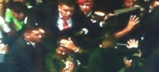 Απίστευτη εξήγηση υπουργού στη Βενεζουέλα: Εγραφαν μηνύματα αγάπης σε ντομάτες και τις πετούσαν στο Μαδούρο για να τα διαβάσει!