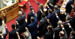 Αυτοί είναι οι 116 πρώην βουλευτές που ζητούν αναδρομικά εκατομμυρίων ευρώ