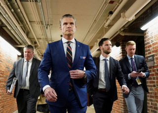 Δόγμα Τραμπ και στον αμερικανικό στρατό: «Τέρμα οι τύποι με φουστάνια, οι παχύσαρκοι, κόψτε τα γένια» διατάζει ο Χέγκσεθ αξιωματικούς και οπλίτες