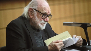 Πέθανε ο Νάνος Βαλαωρίτης