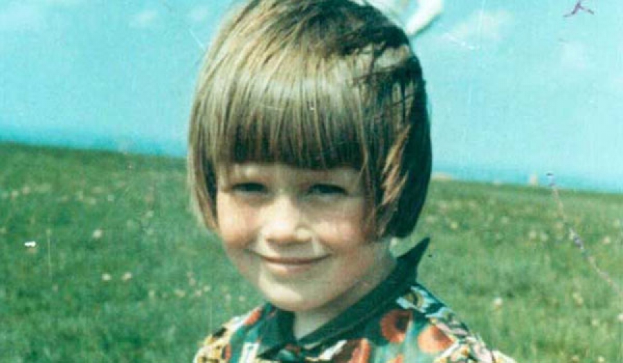 Η τρομακτική φιγούρα ΦΑΝΤΑΣΜΑ και το άλυτο μυστήριο της φωτογραφίας του 1964!