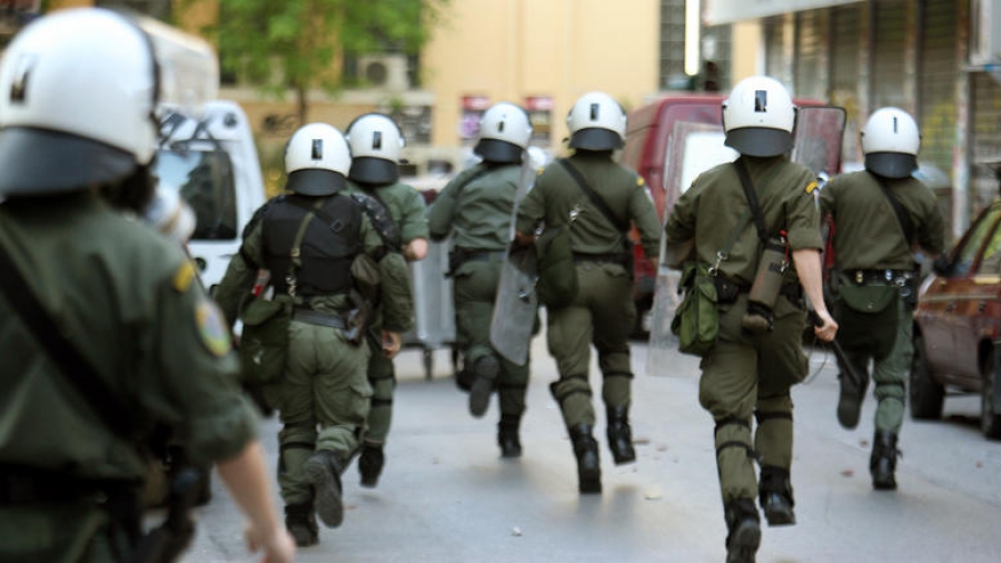 Επίθεση με μολότοφ στα Εξάρχεια