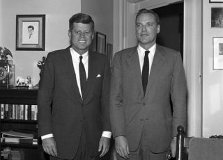 Απίστευτες αποκαλύψεις για τον Κένεντι! Η ερωτική σχέση με τον γκέι φίλο του!