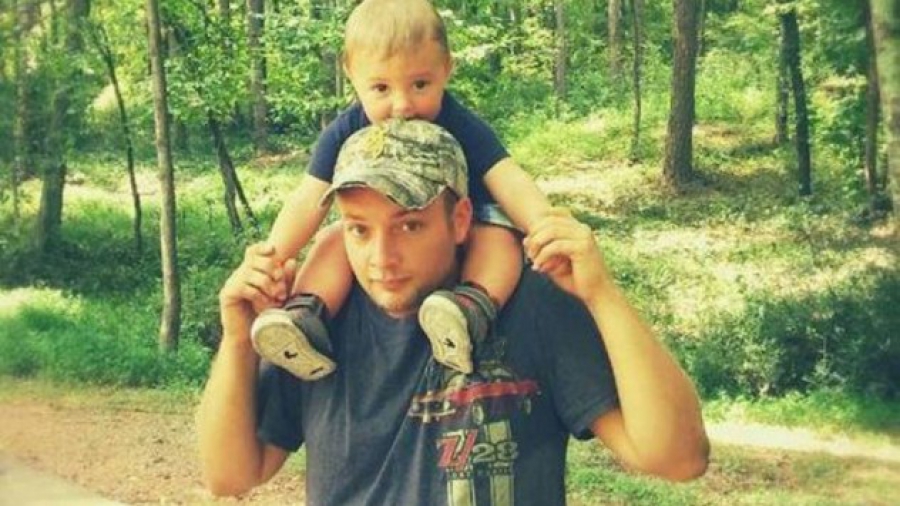 Tραγωδία! Σταμάτησε να τον βοηθήσει στη χιονοθύελλα και τον σκότωσε