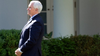 Δεν τέθηκε σε καραντίνα ο Πενς