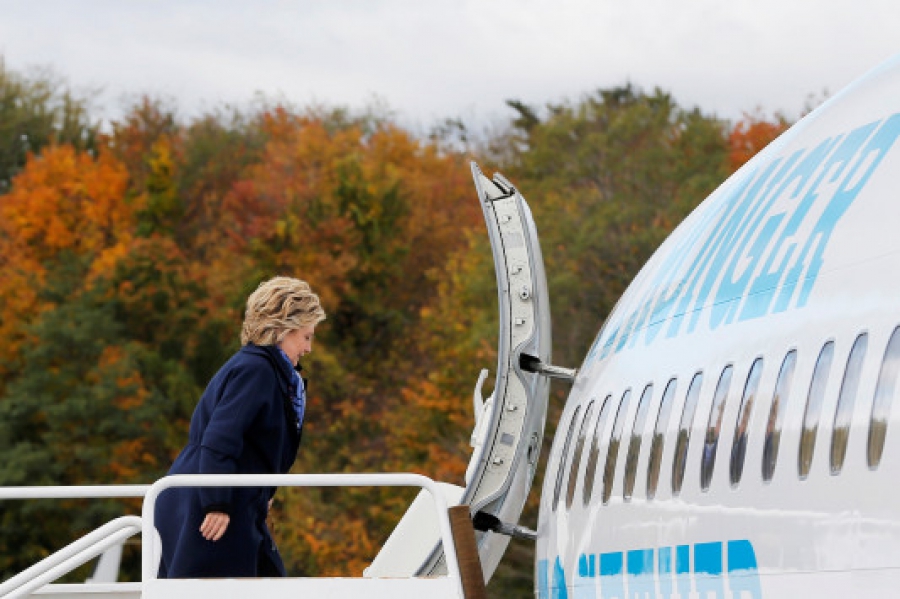 Σαμπάνιες ο Τραμπ! Ανοίγει ξανά η έρευνα του FBI για τα emails της Κλίντον!