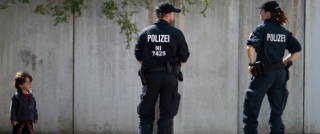 Γιατί η Γερμανία αποφάσισε να δώσει άσυλο σε μεγάλο αριθμό προσφύγων από τη Συρία. Ηθική υποχρεώση ή οικονομικό συμφέρον