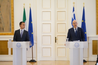 Υπεγράφη η ιστορική συμφωνία οριοθέτησης θαλασσίων ζωνών Ελλάδας- Ιταλίας