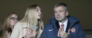 Bild: Ο Τσίπρας βοηθά τον Ριμπολόβλεφ