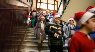 ΣΥΓΚΛΟΝΙΣΤΙΚΟ ΒΙΝΤΕΟ: Τα Κάλαντα στην Κωνσταντινούπολη, στο Πέρα και το Μπαλουκλί