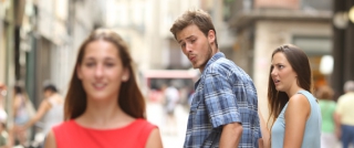 Το μυστήριο λύθηκε επιστημονικά. Να γιατί ο/η σύντροφός μας «ξενοκοιτάει» ακόμη και όταν είστε ακριβώς δίπλα του