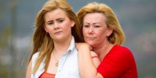 ΚΙ ΟΜΩΣ ΣΥΝΕΒΗ! Γέννησε τον εγγονό της για χάρη της κόρης της που έπασχε από καρκίνο Το μεγαλείο της μητρότητας