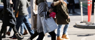 Που μπορείς να αγοράσεις το φθηνότερο iPhone 6, τα φθηνότερα αθλητικά παπούτσια αλλά και το φθηνότερο τζιν;