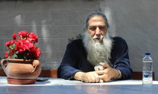 Παπά Στρατής: «Η Ελλάδα δε χάθηκε από τους ξένους, αλλά από τους Ελληνες!»