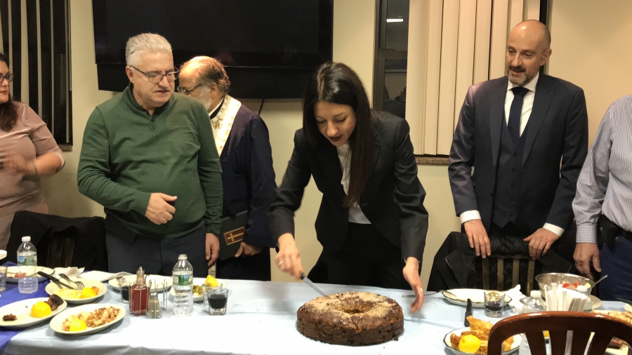 Ευχές και χαμόγελα στην πίτα της Ιονίου Πολιτιστικής Ομοσπονδίας