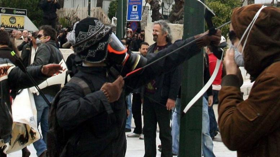 Της... απόδρασης στις ελληνικές φυλακές - Καταζητείται και ο τοξοβόλος του Συντάγματος